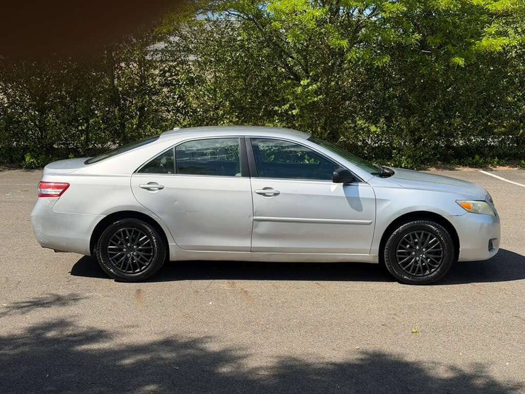 Used 2011 Toyota Camry LE FWD image 8