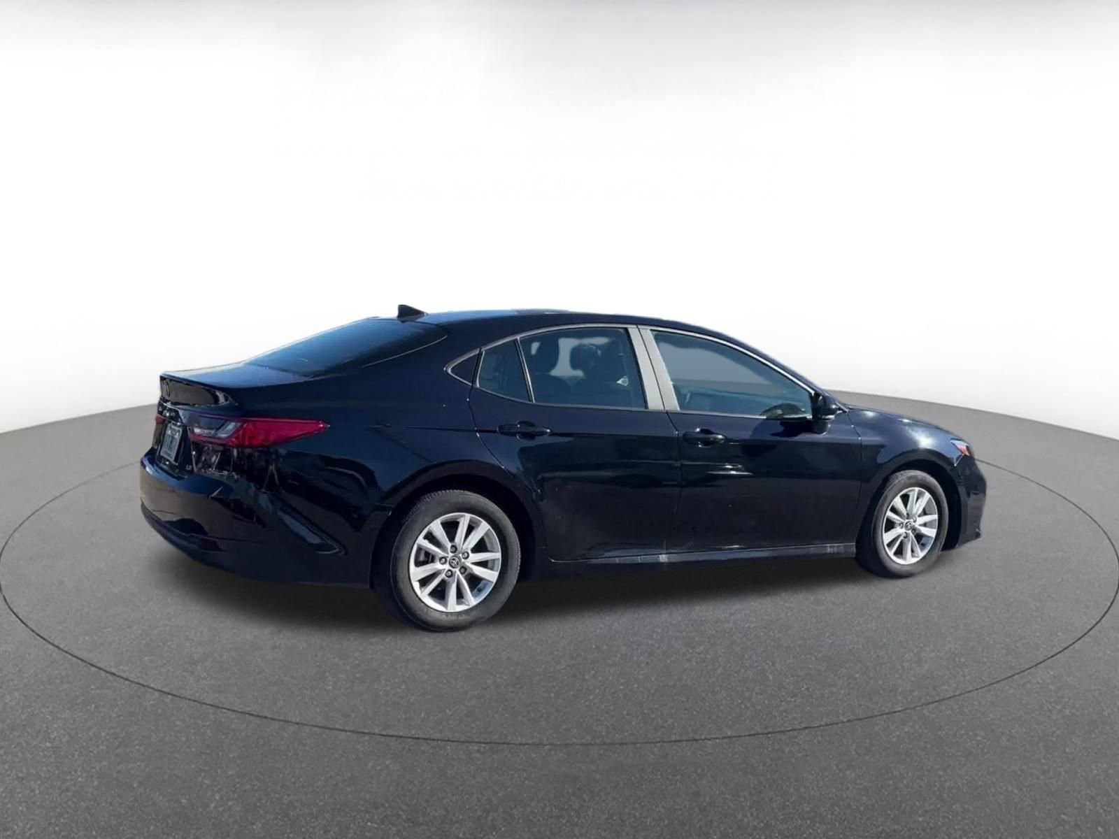 Used 2025 Toyota Camry LE image 15