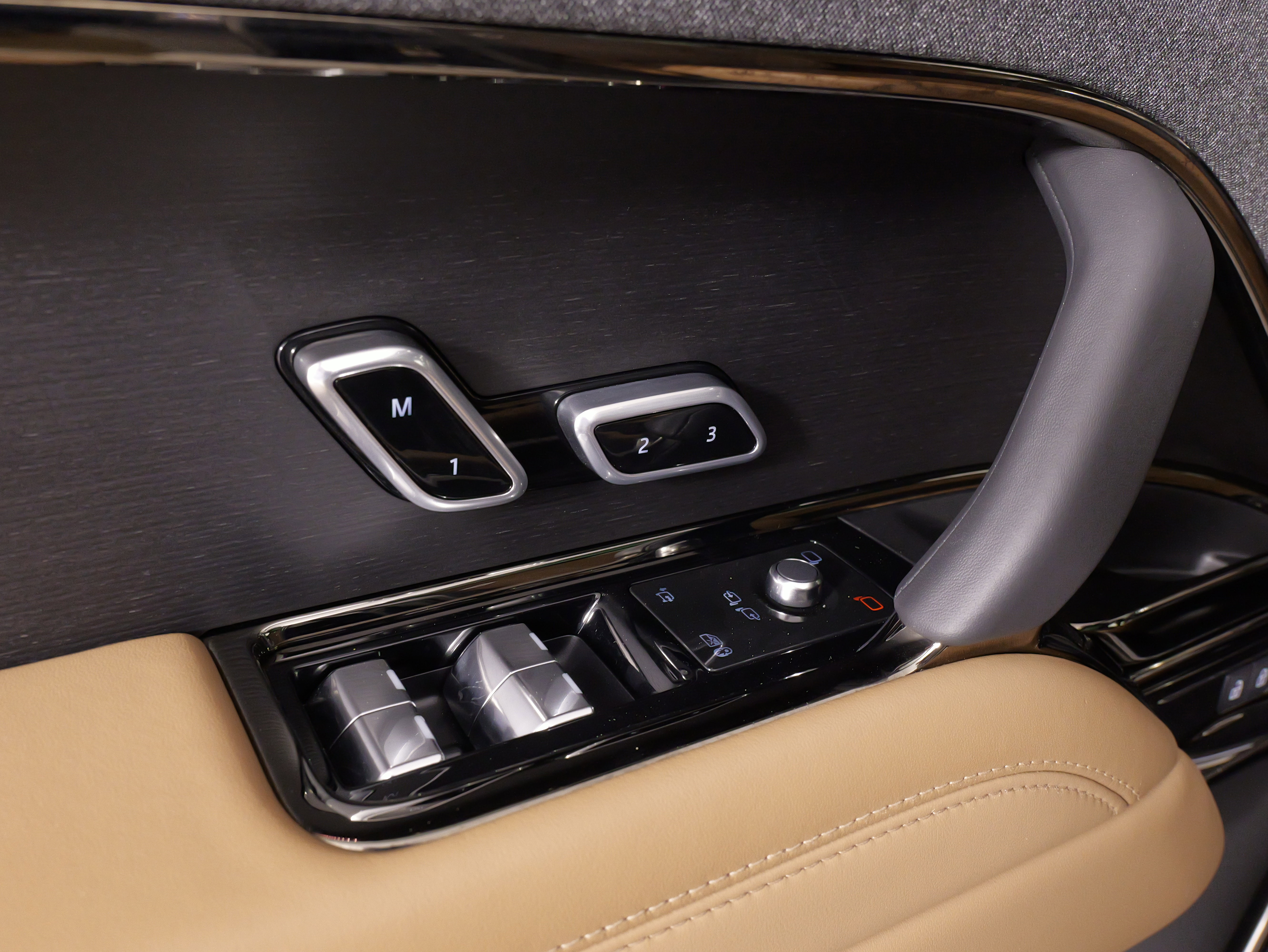 Used 2025 Land Rover Range Rover Sport SE image 24