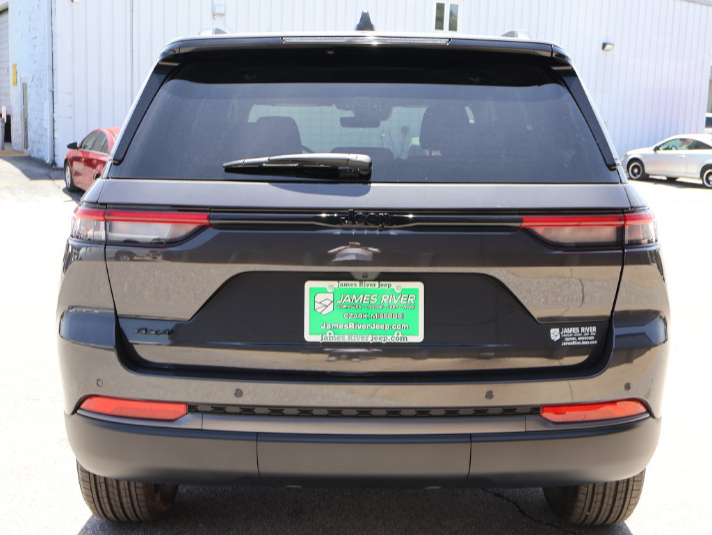 New 2026 Jeep Grand Cherokee Altitude AWD/4WD image 4
