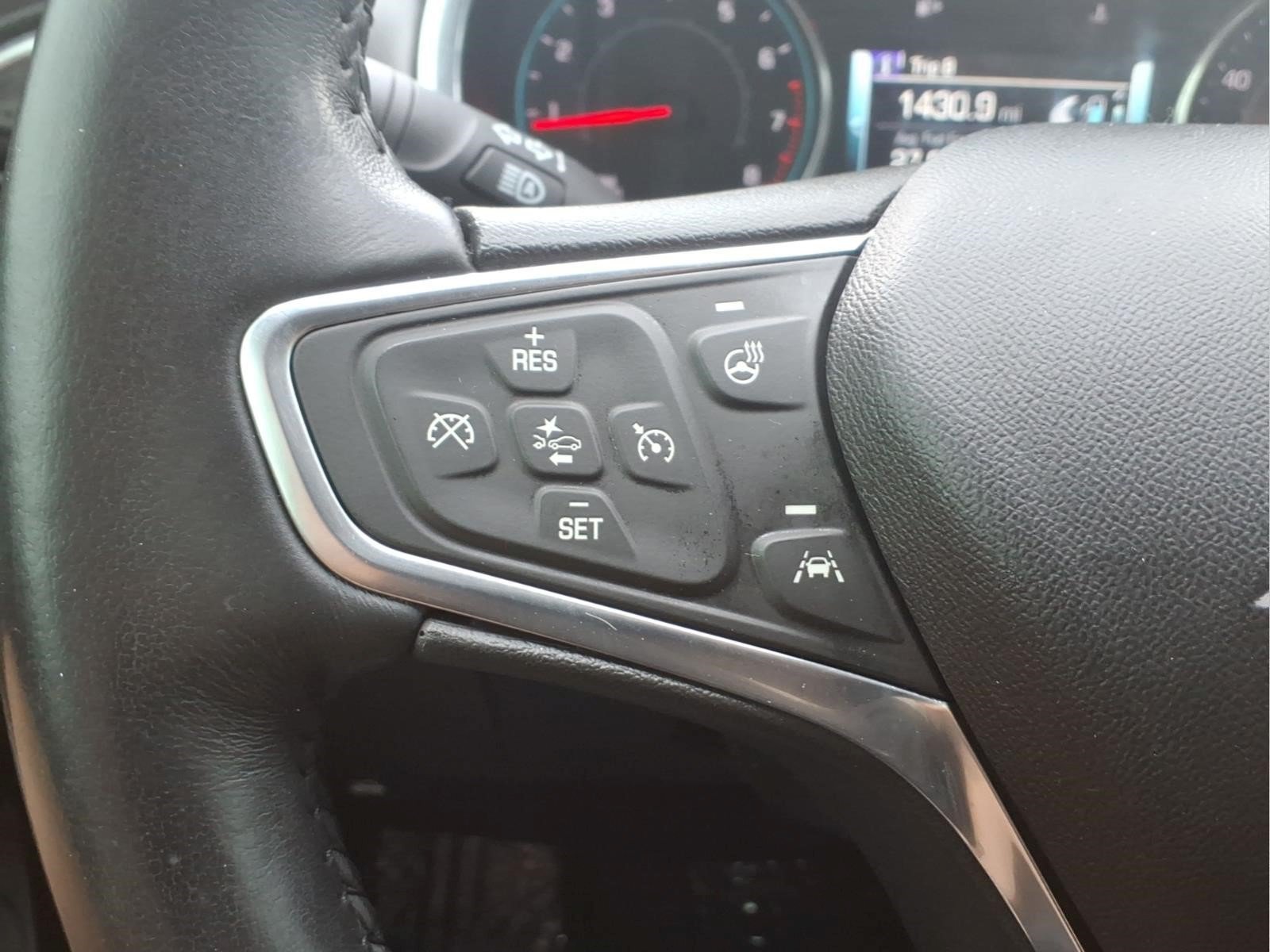 Used 2018 Chevrolet Malibu Premier w/ Premier Sun and Wheel Package FWD image 15