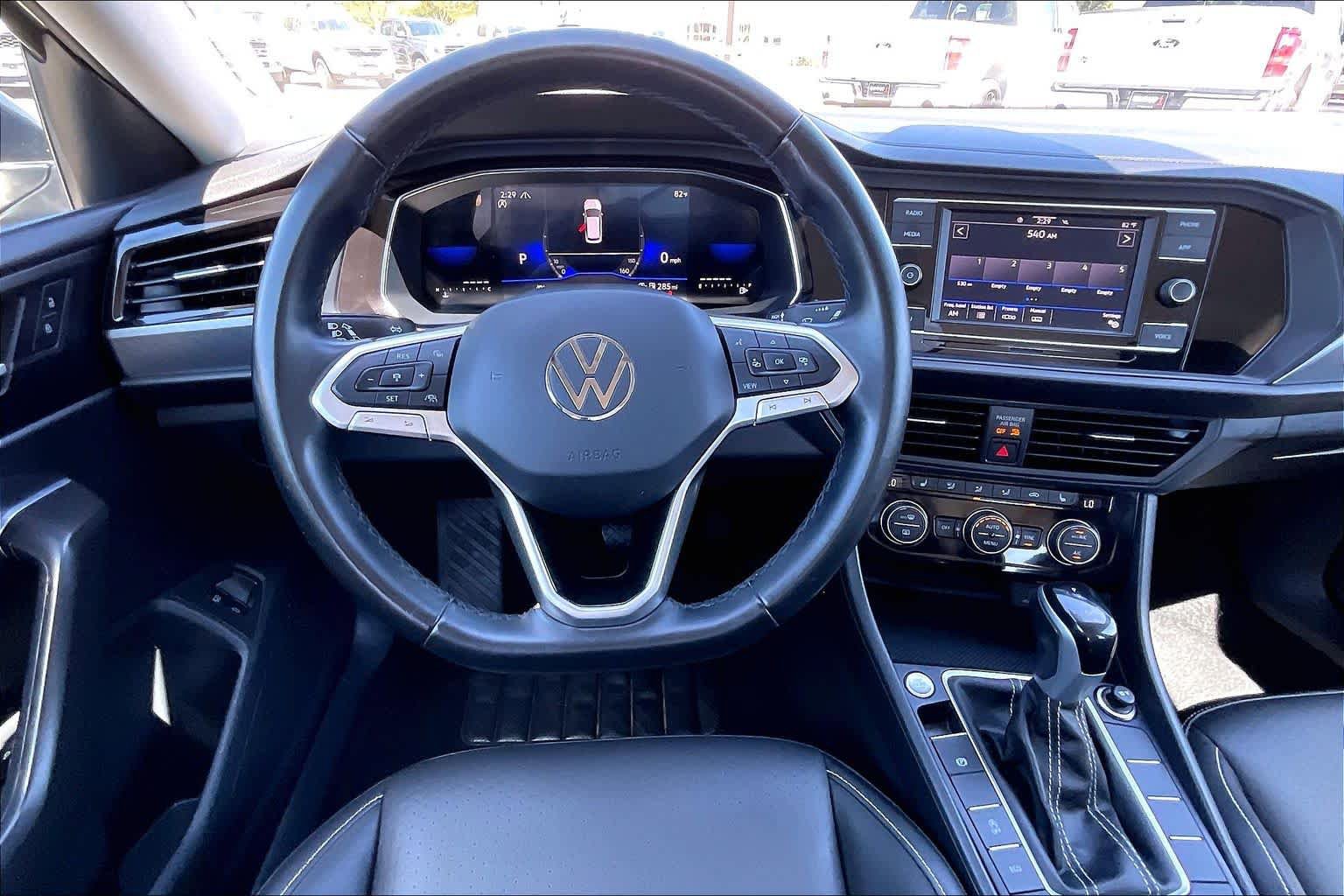 Used 2024 Volkswagen Jetta SE FWD image 6