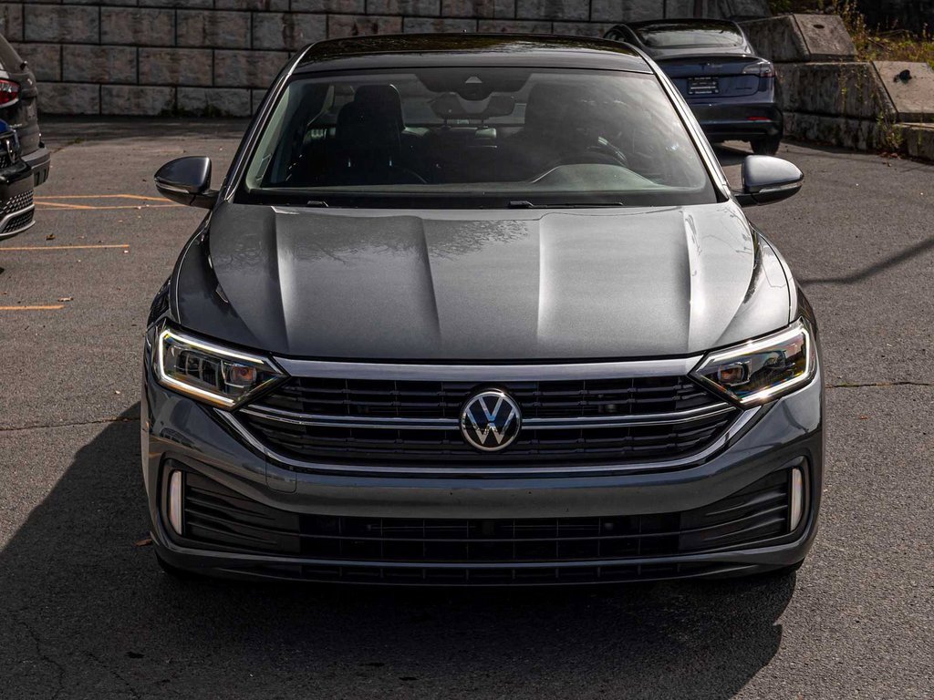 Used 2022 Volkswagen Jetta SEL image 2