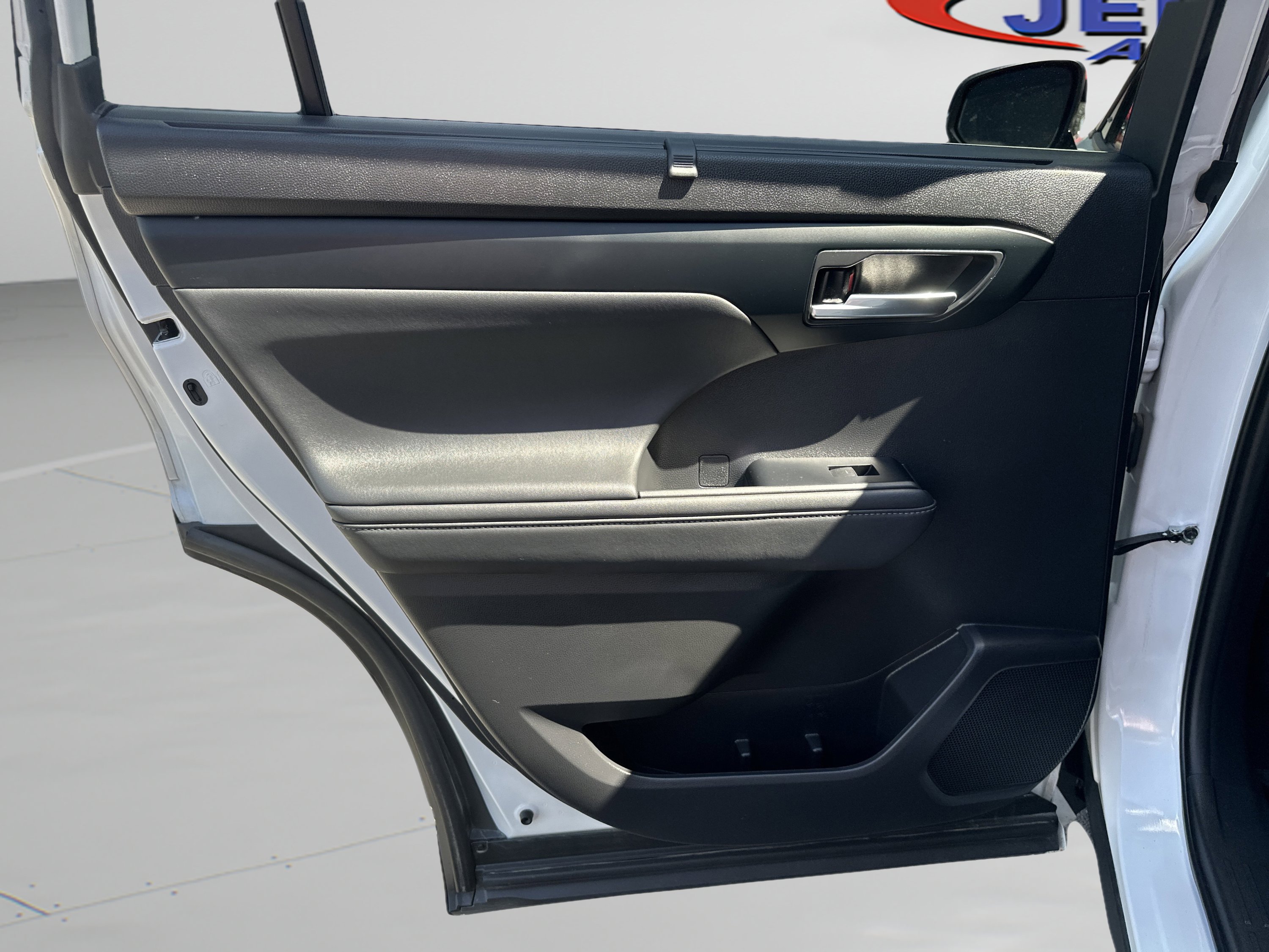 Used 2022 Toyota Highlander XSE image 9