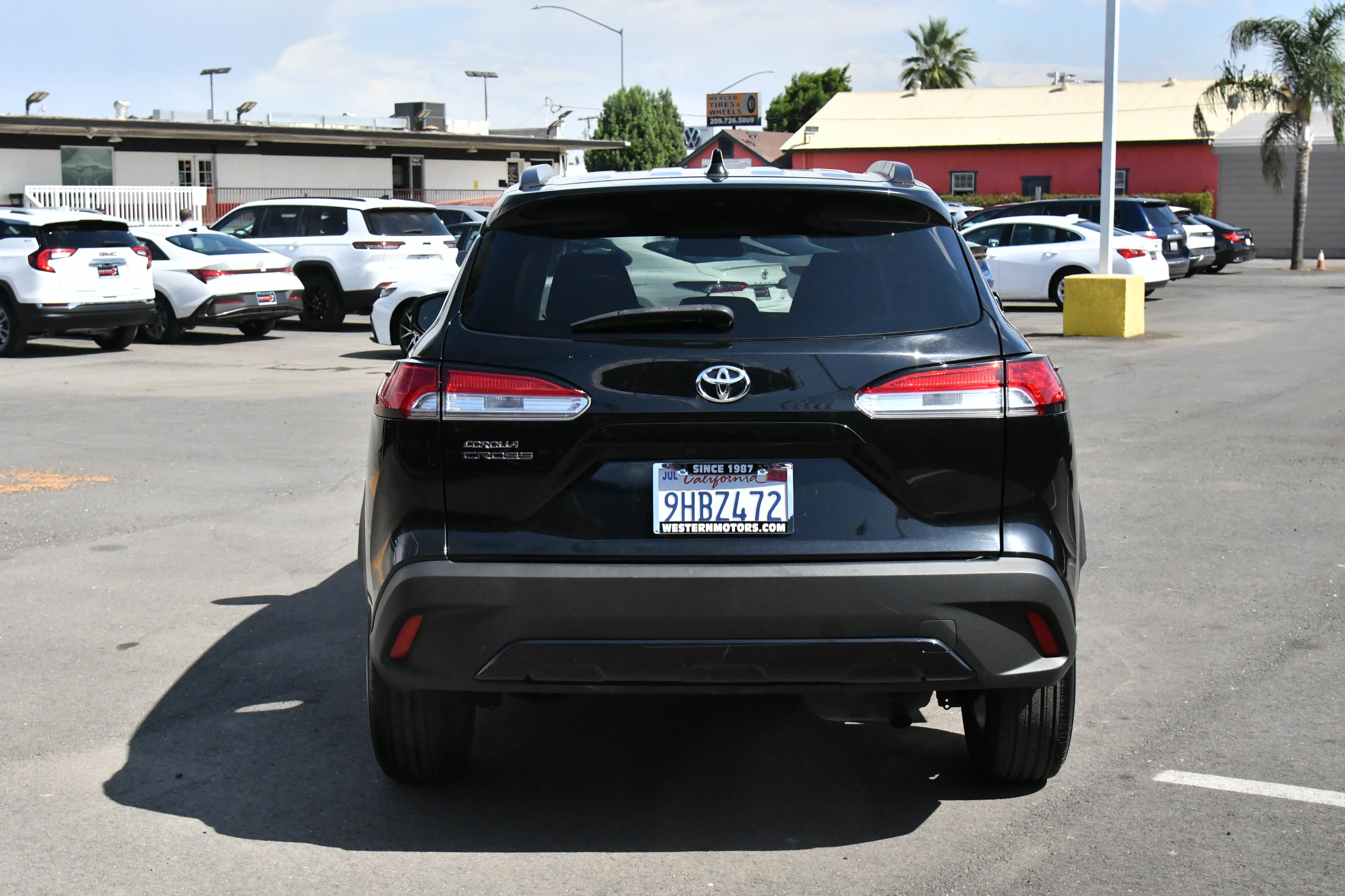 Used 2023 Toyota Corolla Cross LE image 7