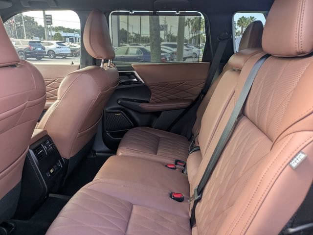 Used 2025 Mitsubishi Outlander SEL FWD image 12