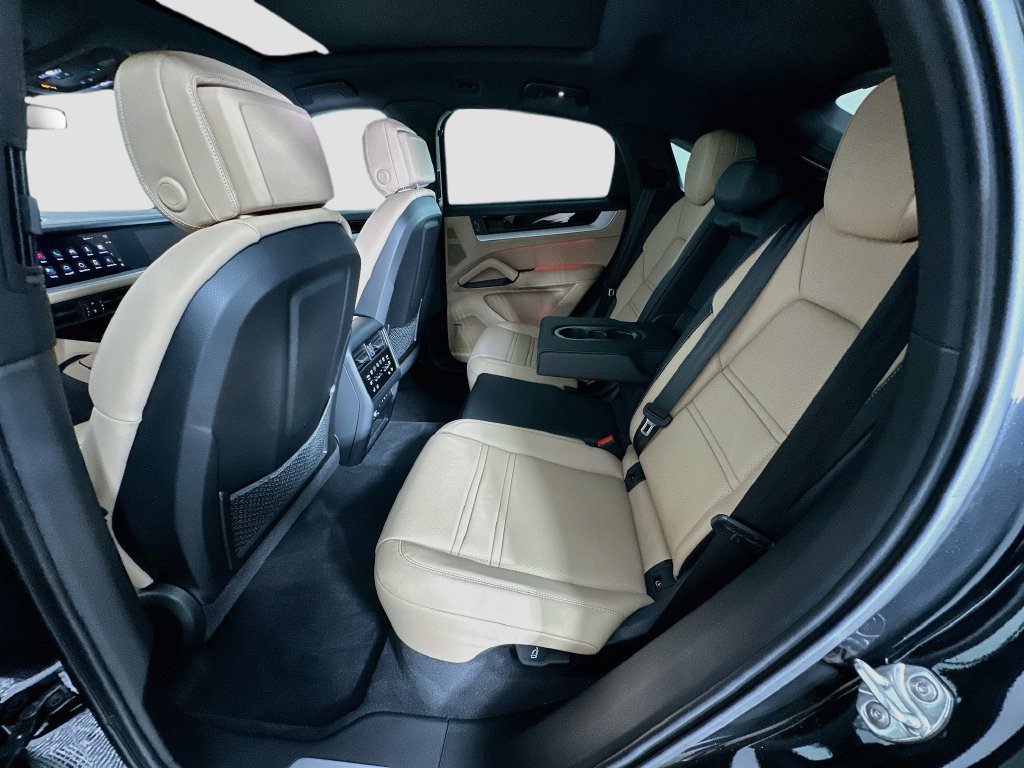 Certified 2024 Porsche Cayenne Coupe AWD/4WD image 23