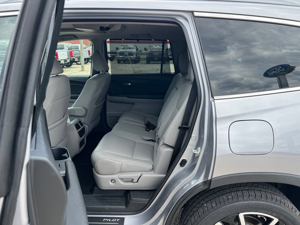 Used 2022 Honda Pilot Touring image 16