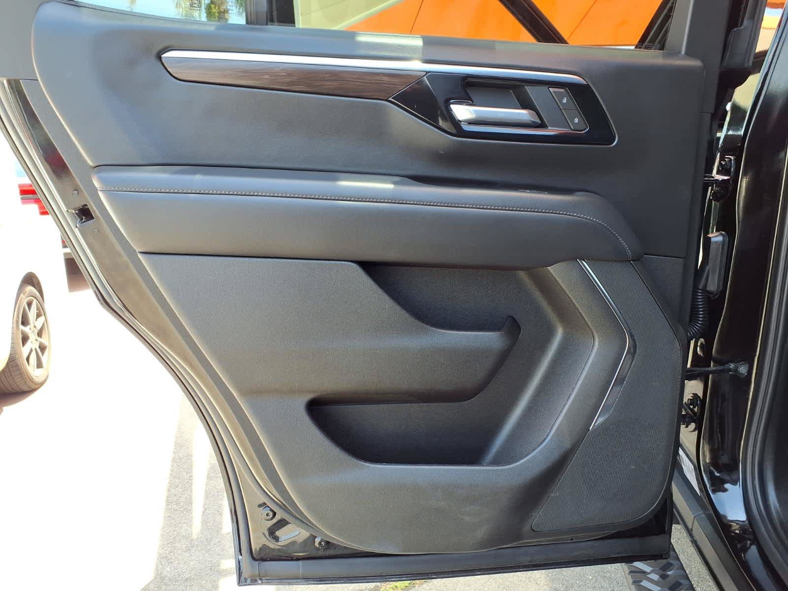 Used 2025 Chevrolet Tahoe Z71 AWD/4WD image 19
