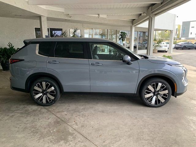 New 2026 Mitsubishi Outlander SE FWD image 2