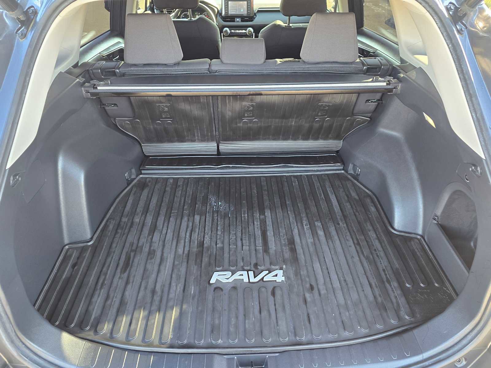 Used 2022 Toyota RAV4 XLE image 16