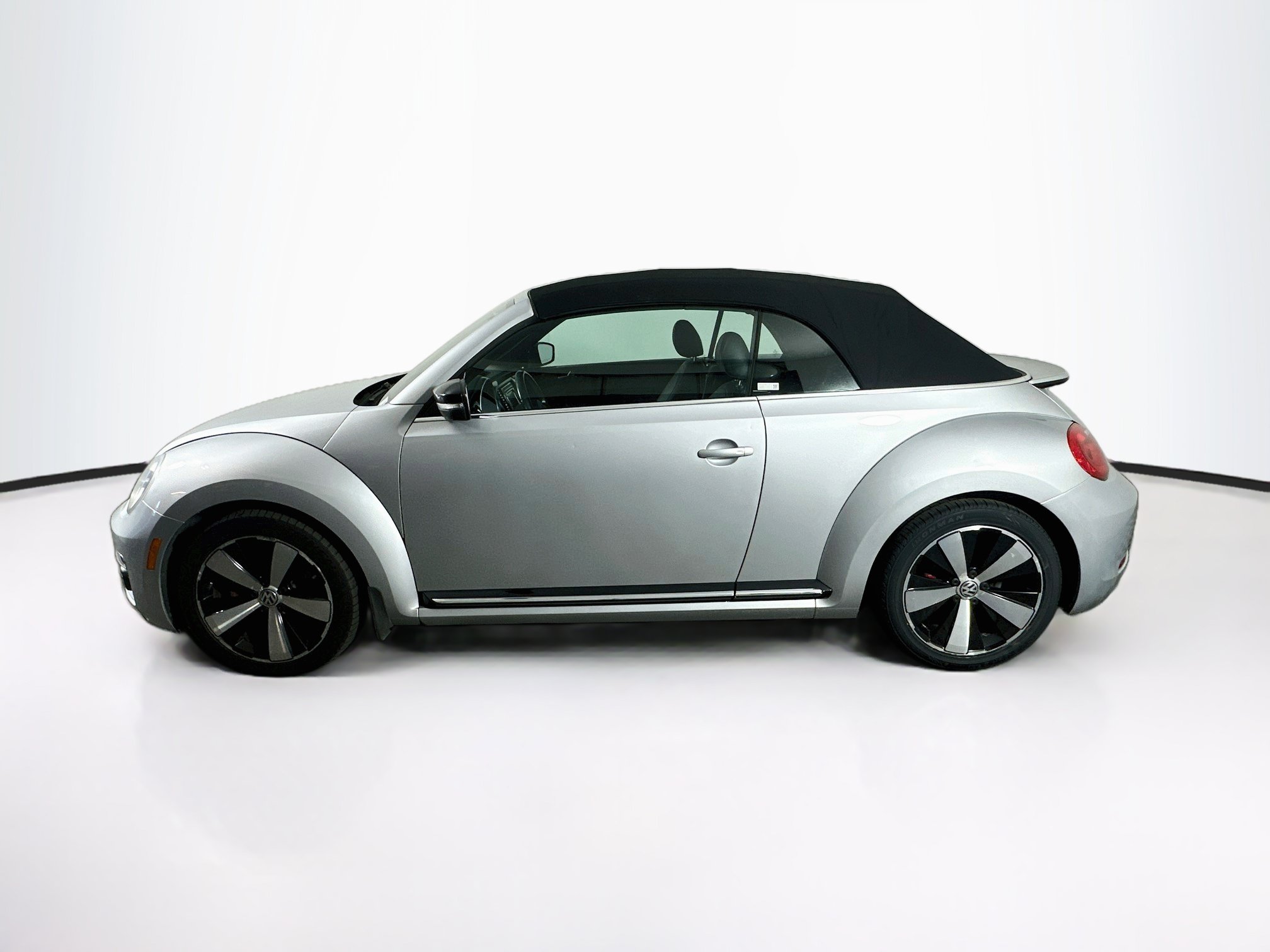 Used 2013 Volkswagen Beetle 2.0T FWD image 4