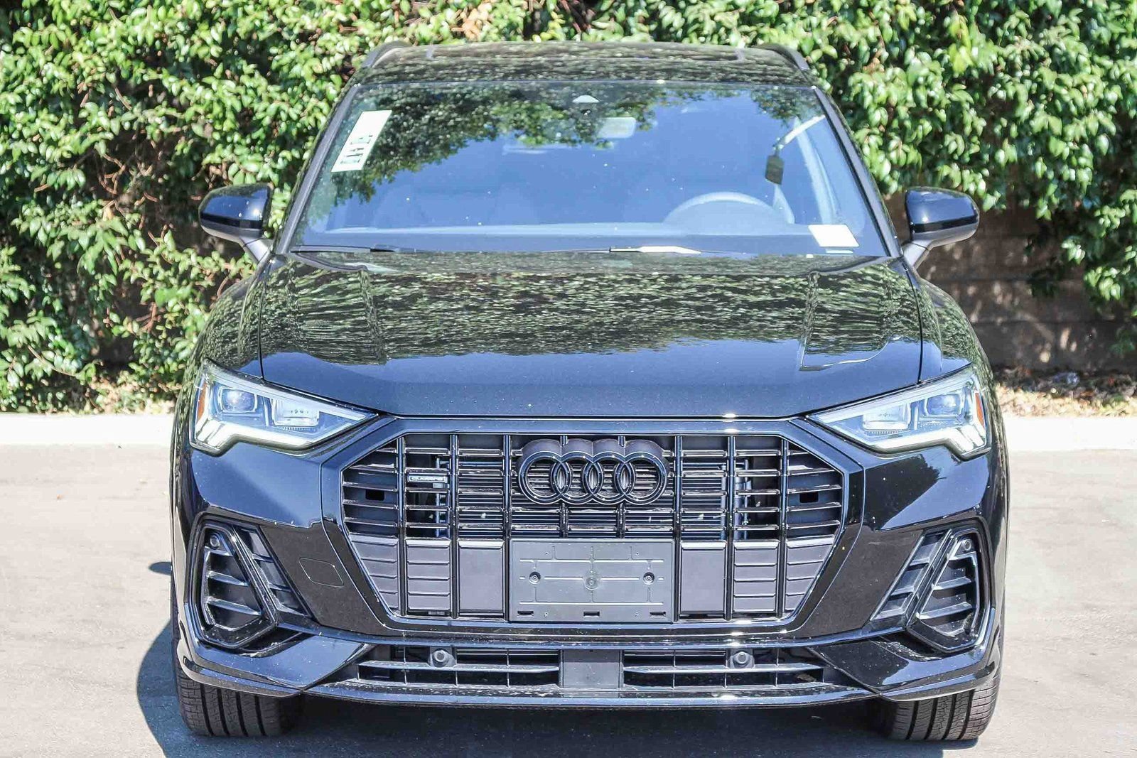 Used 2025 Audi Q3 2.0T Premium w/ Convenience Package AWD/4WD image 2