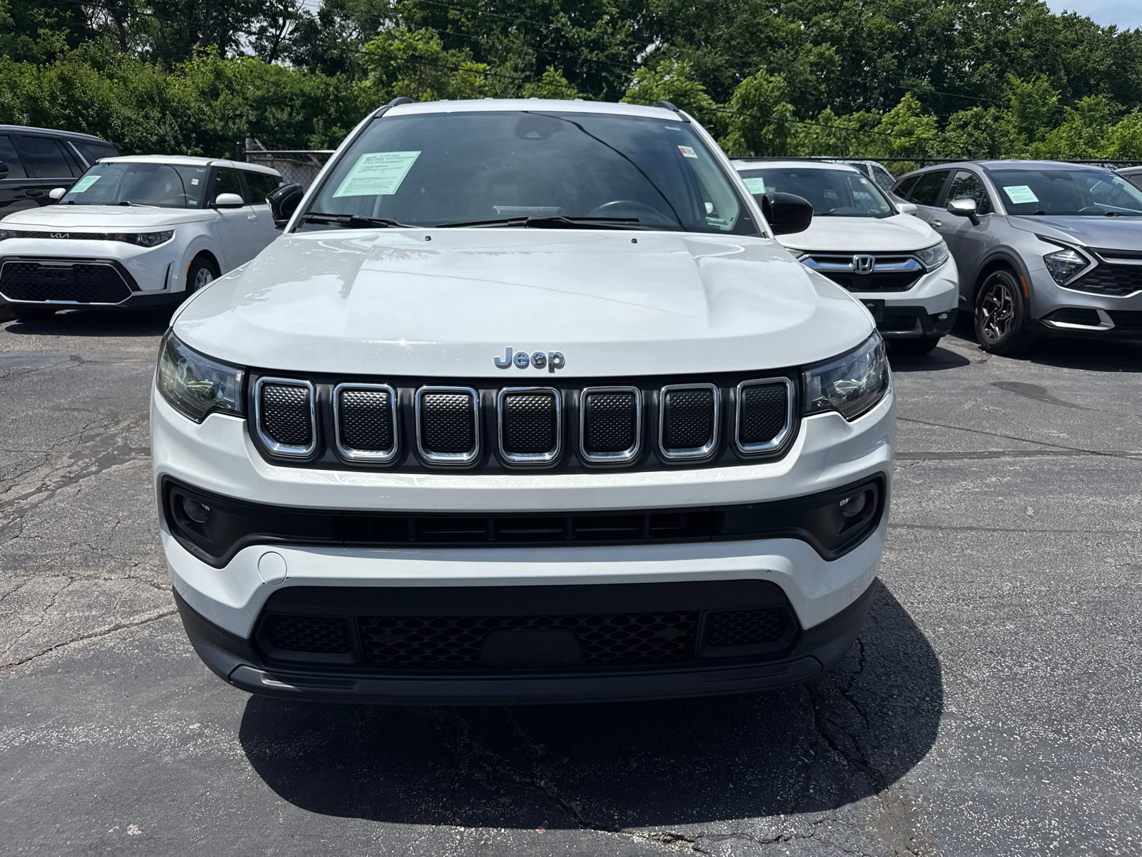 Used 2022 Jeep Compass Latitude w/ Convenience Group AWD/4WD image 2