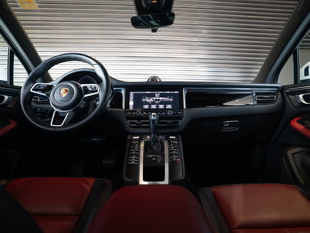 Certified 2021 Porsche Macan AWD/4WD image 25