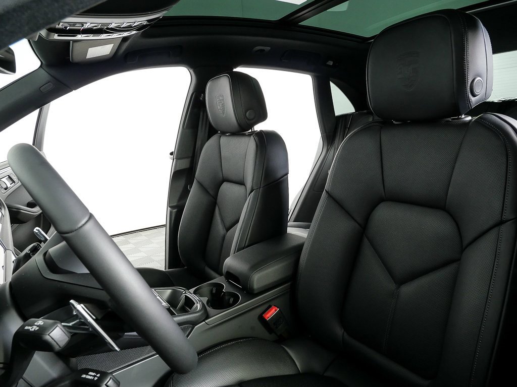 New 2026 Porsche Macan image 5