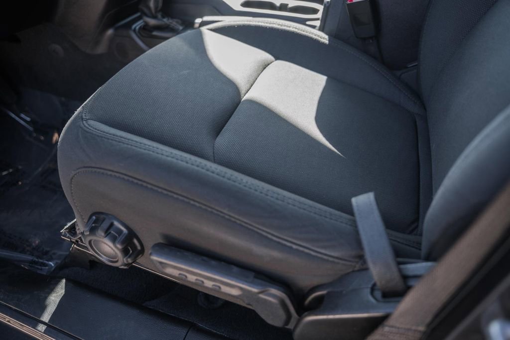 Used 2020 Jeep Wrangler Unlimited Sahara image 35