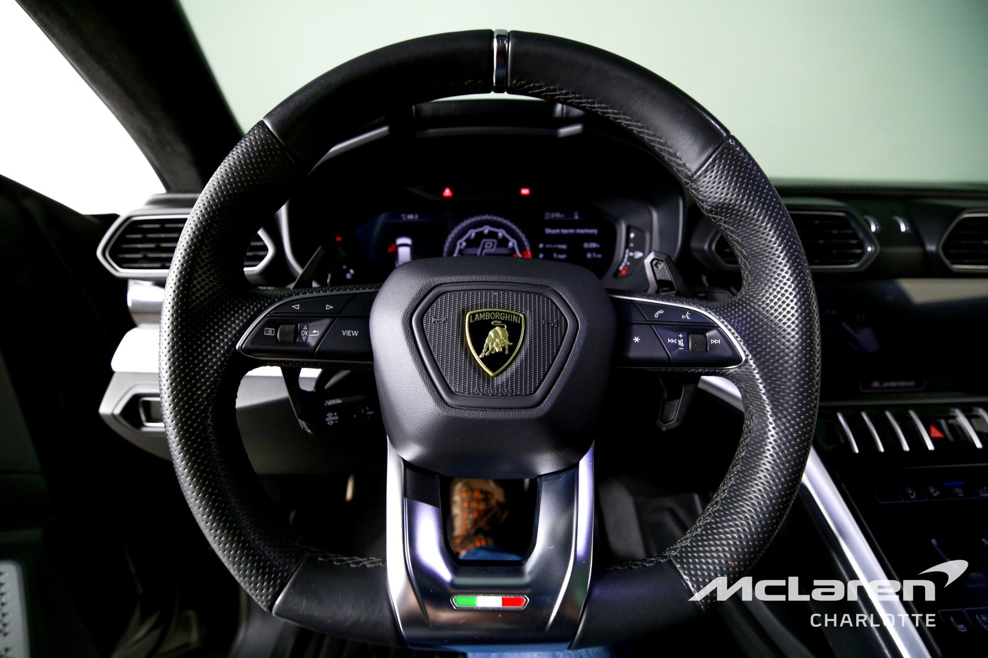 Used 2019 Lamborghini Urus image 14