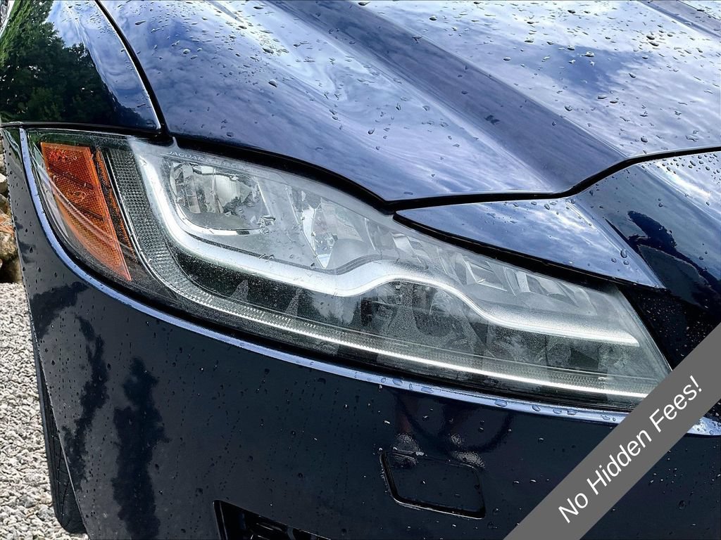 Used 2017 Jaguar XF Prestige AWD/4WD image 27