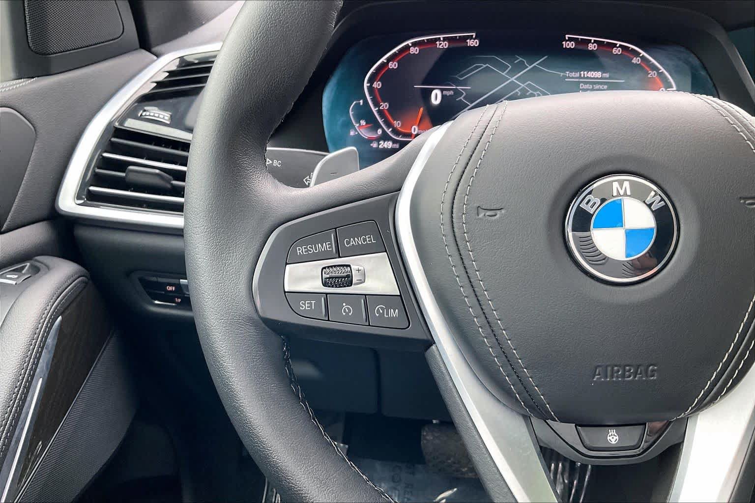 Used 2022 BMW X5 xDrive40i w/ Premium Package AWD/4WD image 23