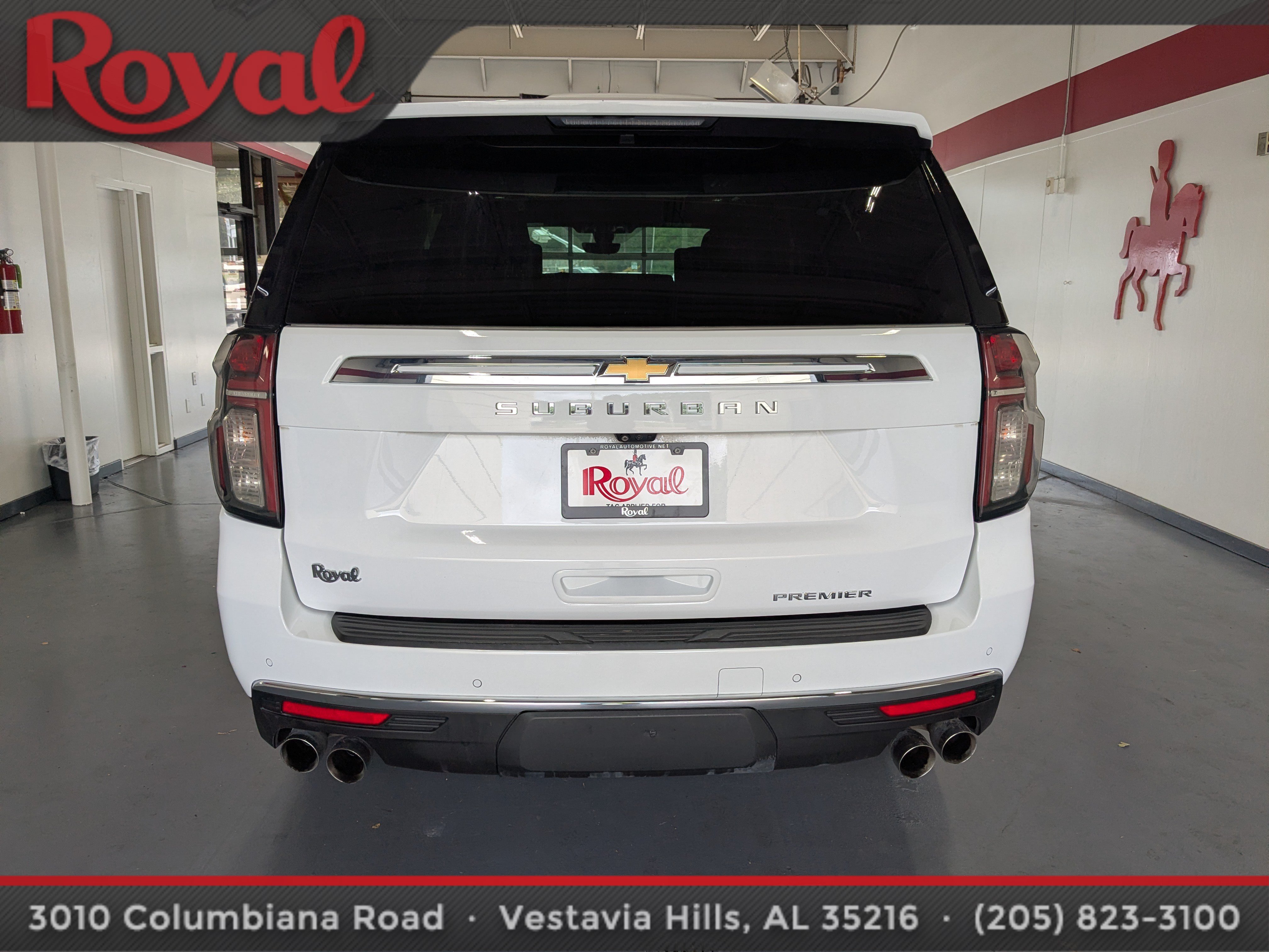 Used 2021 Chevrolet Suburban Premier w/ Premium Package RWD image 3