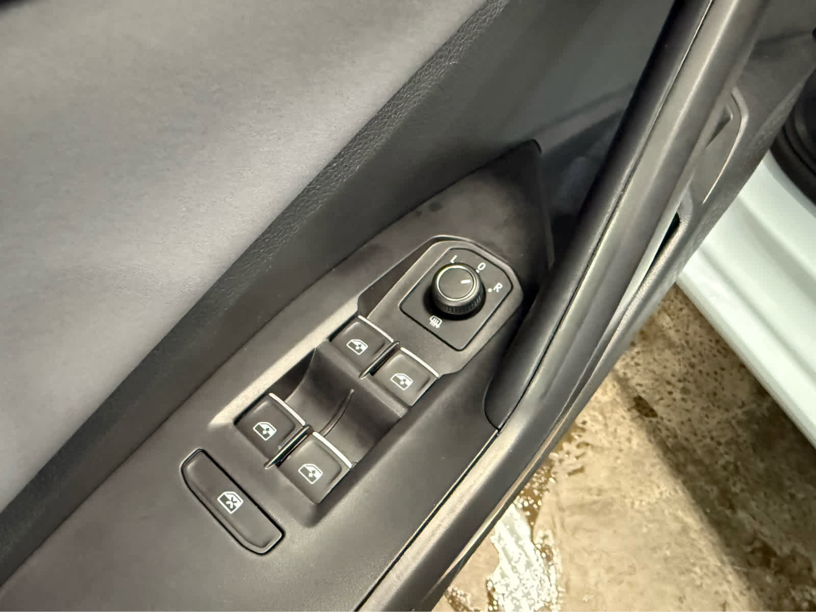 Used 2025 Volkswagen Jetta SE image 18