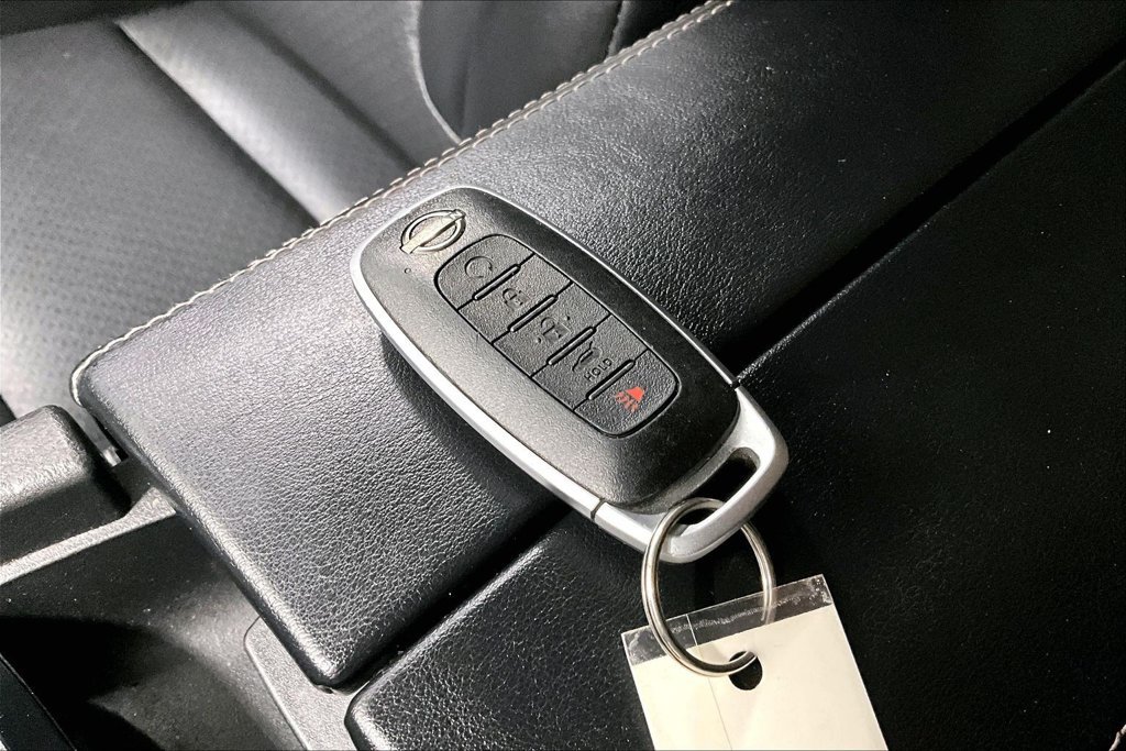 Used 2024 Nissan Rogue SV w/ SV Premium Package FWD image 12