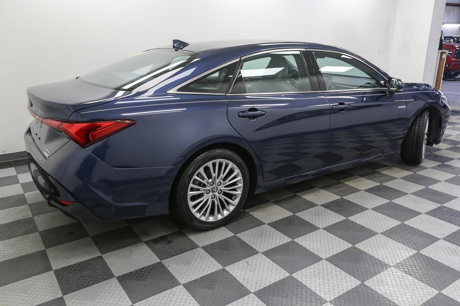 Used 2019 Toyota Avalon Limited w/ Advanced Safety Package FWD image 9