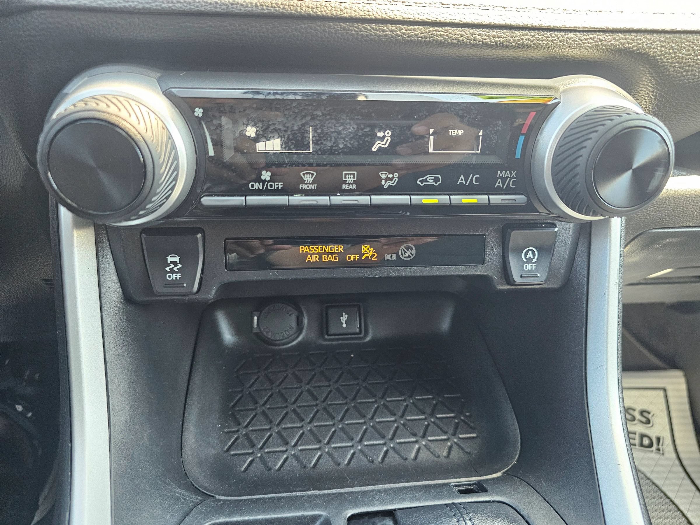 Used 2021 Toyota RAV4 LE AWD/4WD image 21