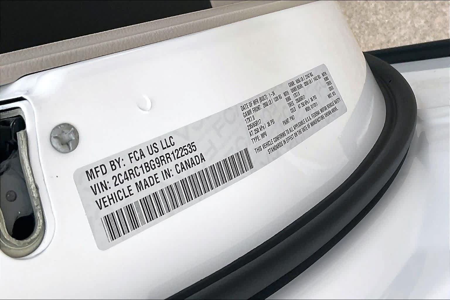 Used 2024 Chrysler Pacifica Touring-L FWD image 34