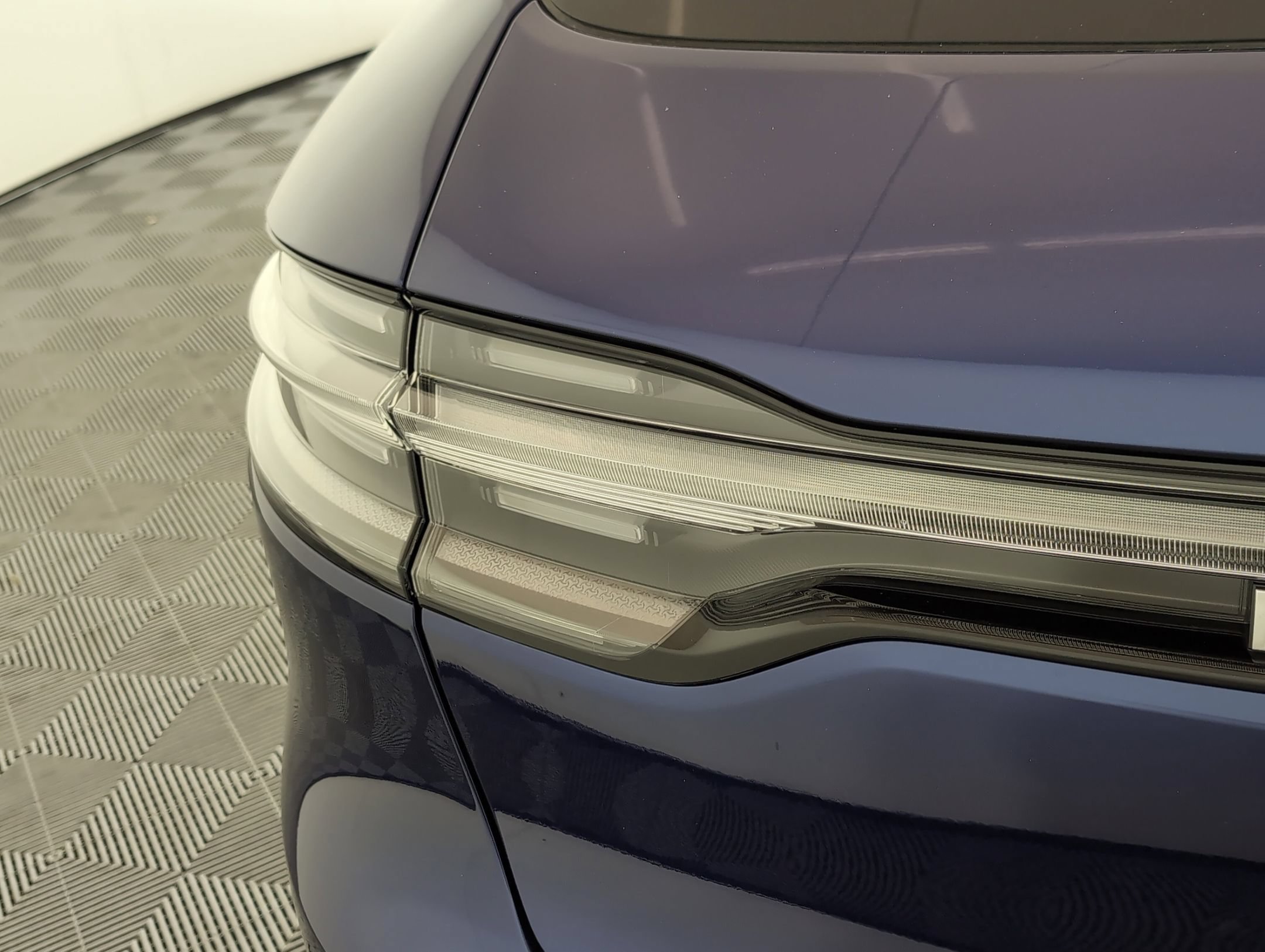 Certified 2025 Porsche Macan AWD/4WD image 15