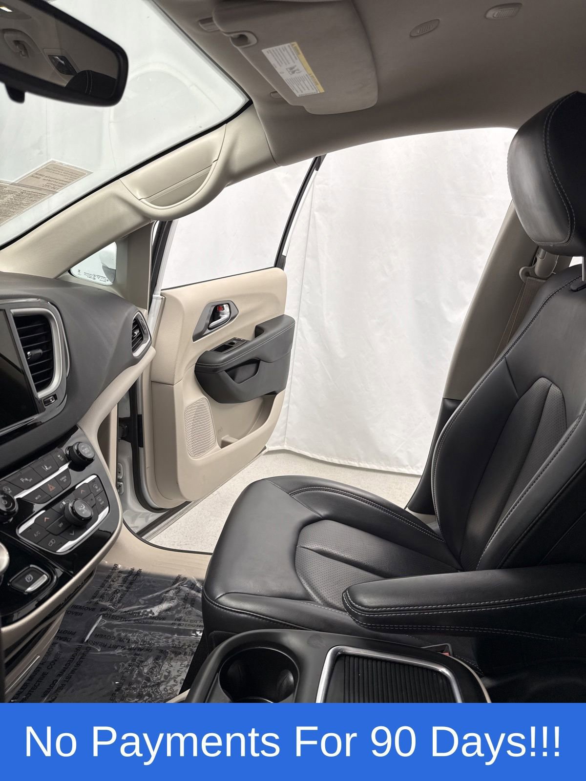 Used 2023 Chrysler Pacifica Touring-L FWD image 22