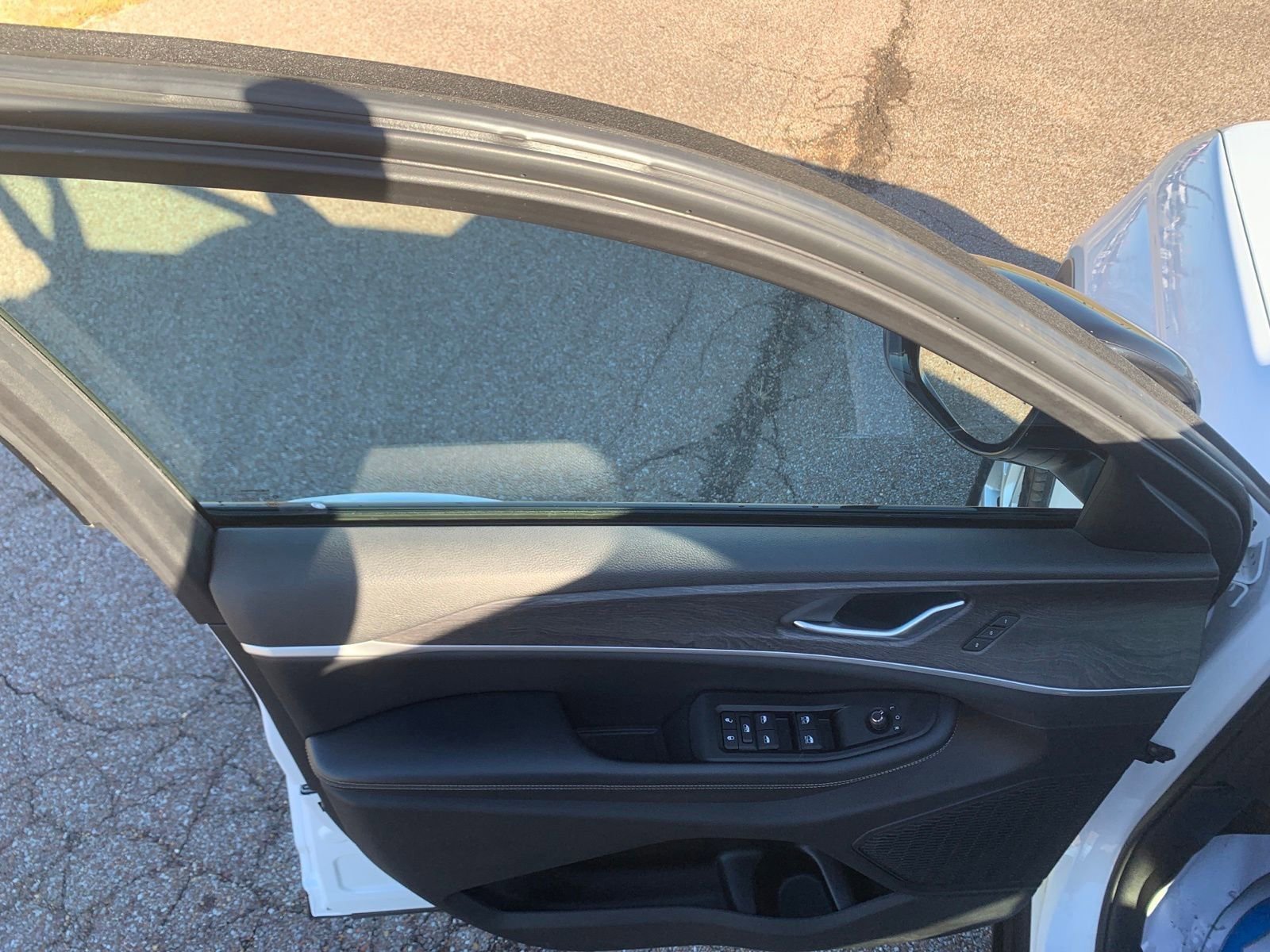 Used 2023 Jeep Grand Cherokee Limited image 12