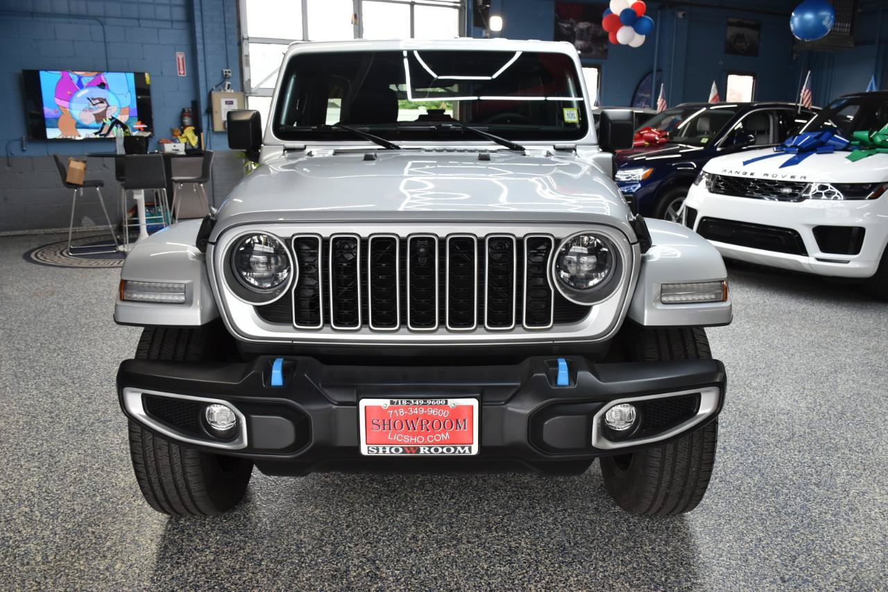 Used 2024 Jeep Wrangler Unlimited Sahara w/ Technology Group AWD/4WD image 12
