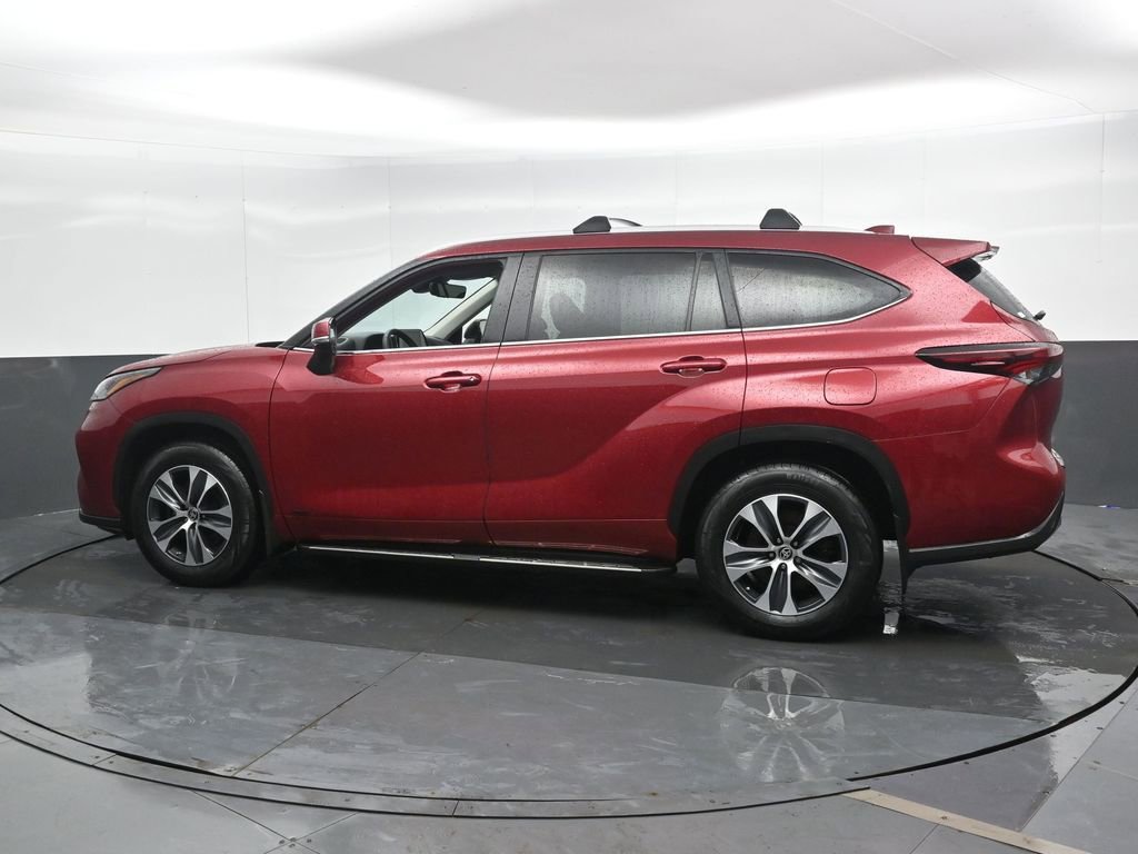 Used 2024 Toyota Highlander XLE image 10