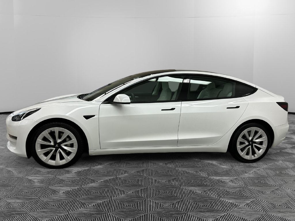 Used 2023 Tesla Model 3 Standard Range RWD image 2