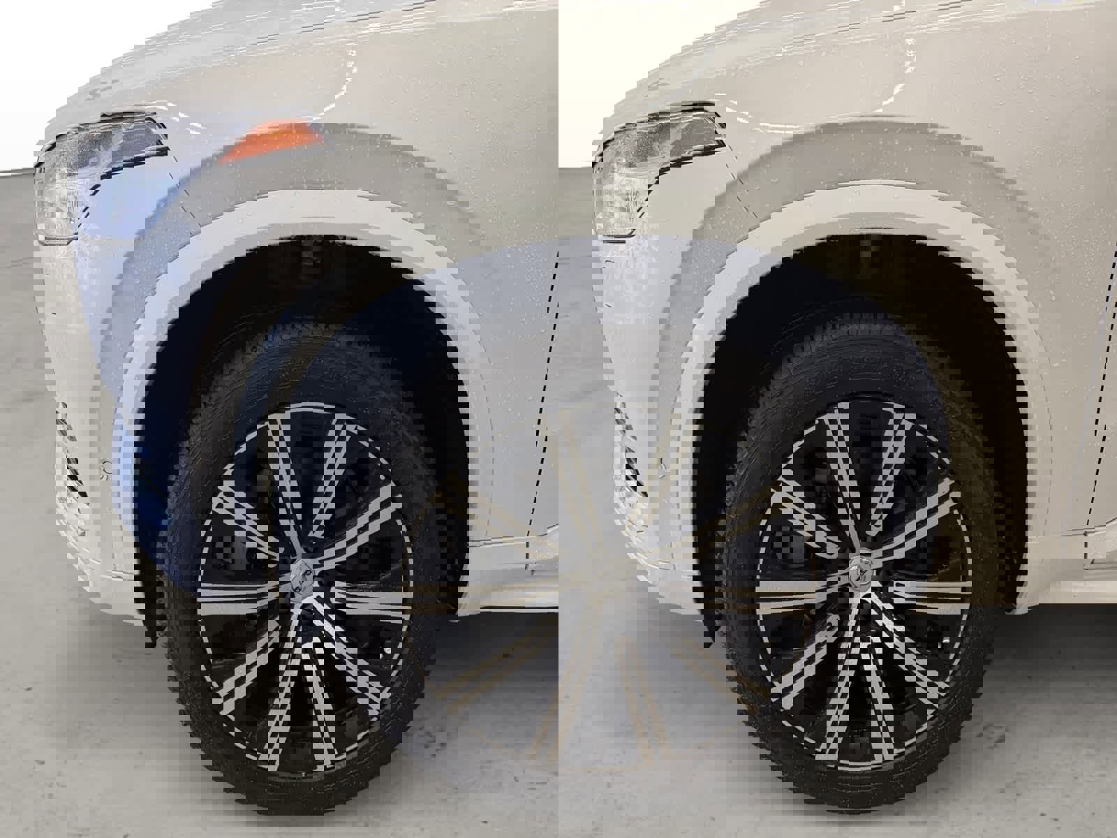 Used 2025 Volvo XC90 B6 Plus image 6