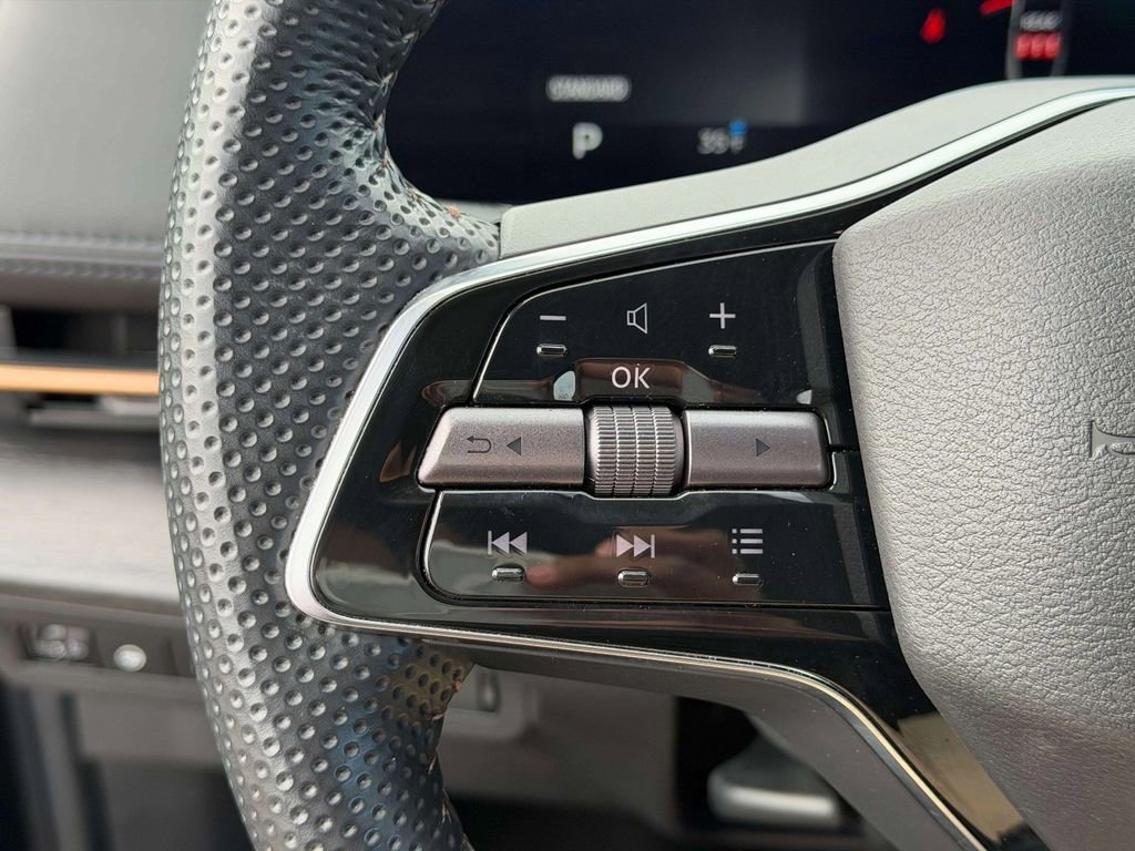 Used 2024 Nissan Ariya AWD image 22