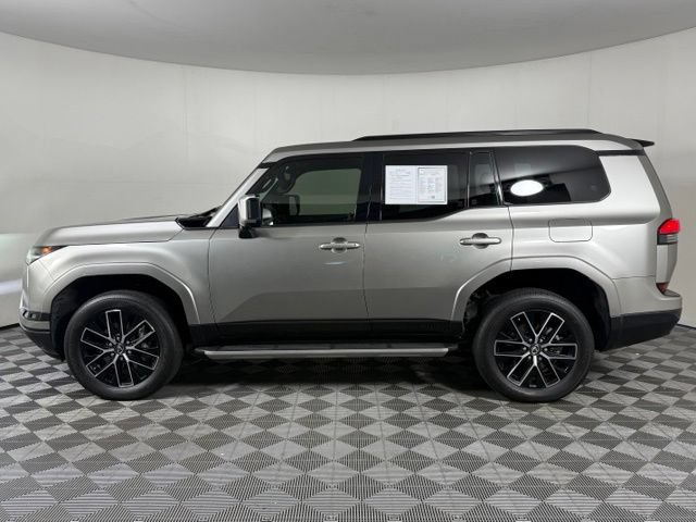 Used 2024 Lexus GX 550 w/ Accessory Package (Z1) AWD/4WD image 3