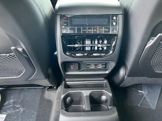 New 2025 Jeep Grand Cherokee L Limited w/ Luxury Tech Group II image 17
