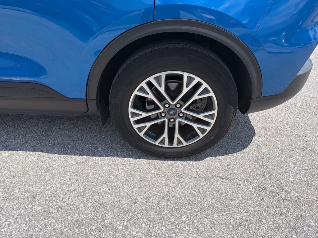 Used 2020 Ford Escape SEL FWD image 9