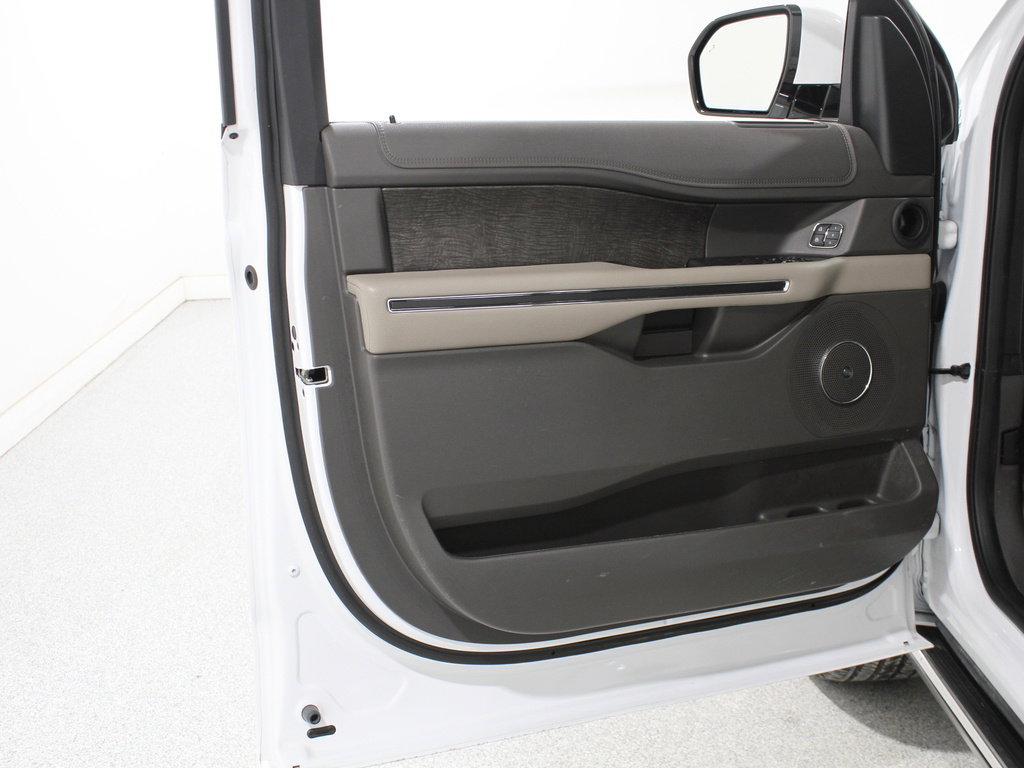 Used 2021 Ford Expedition Limited image 5