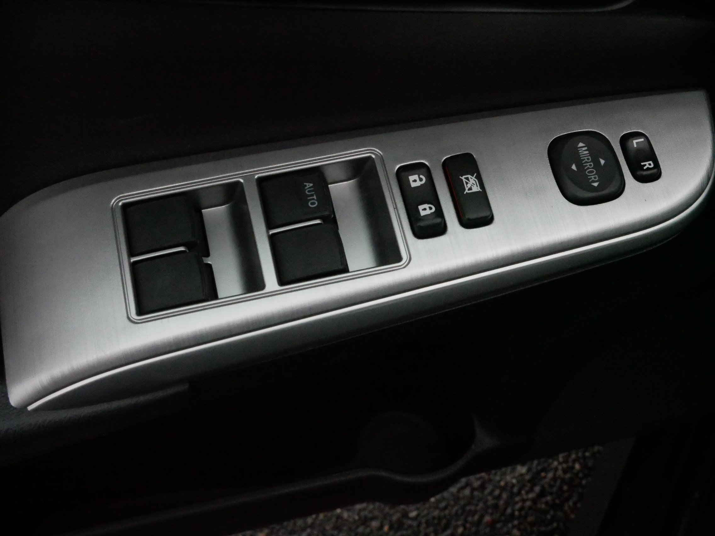 Used 2014 Toyota Camry L image 19