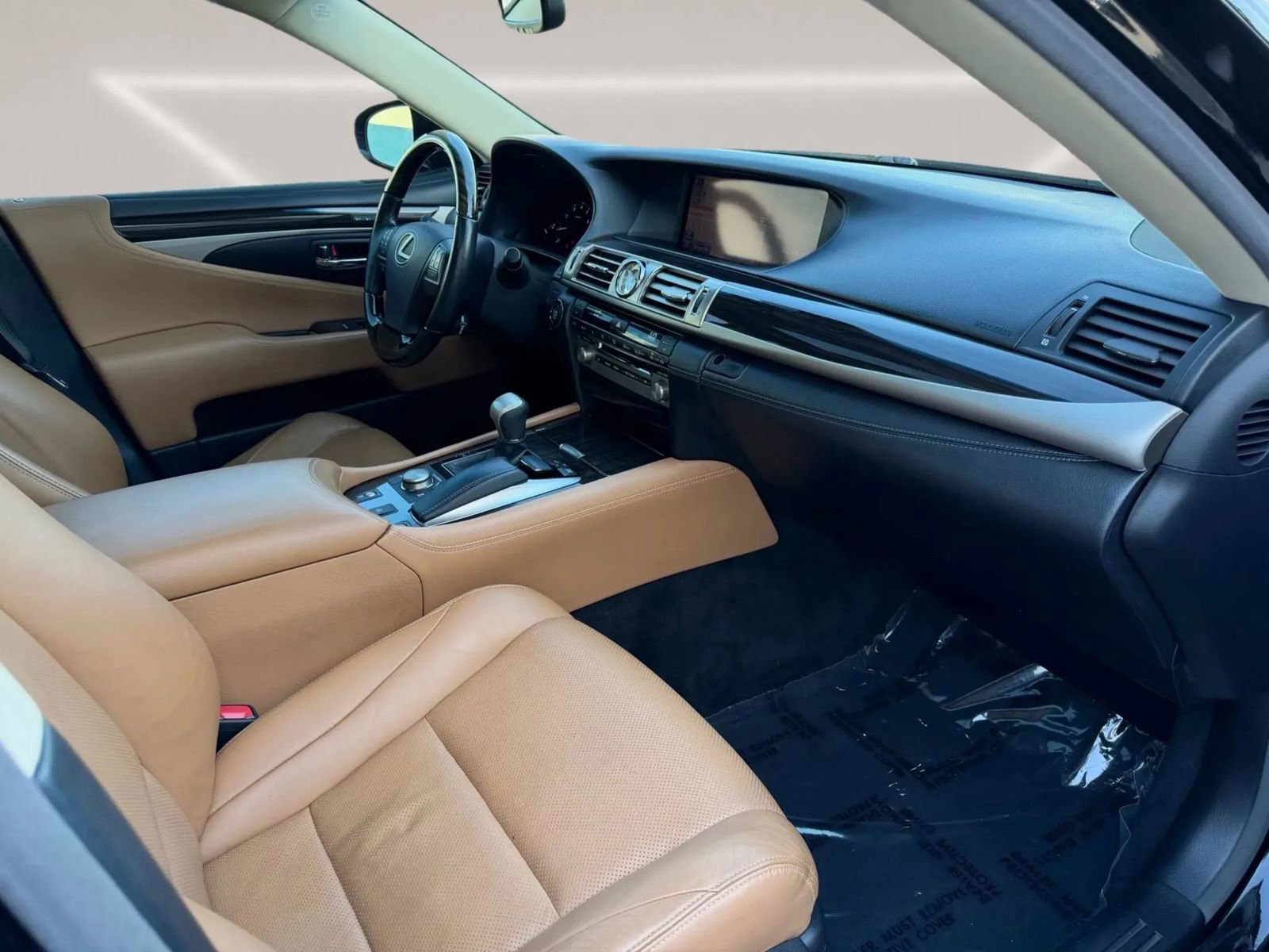 Used 2013 Lexus LS 460 w/ Comfort Pkg RWD image 16