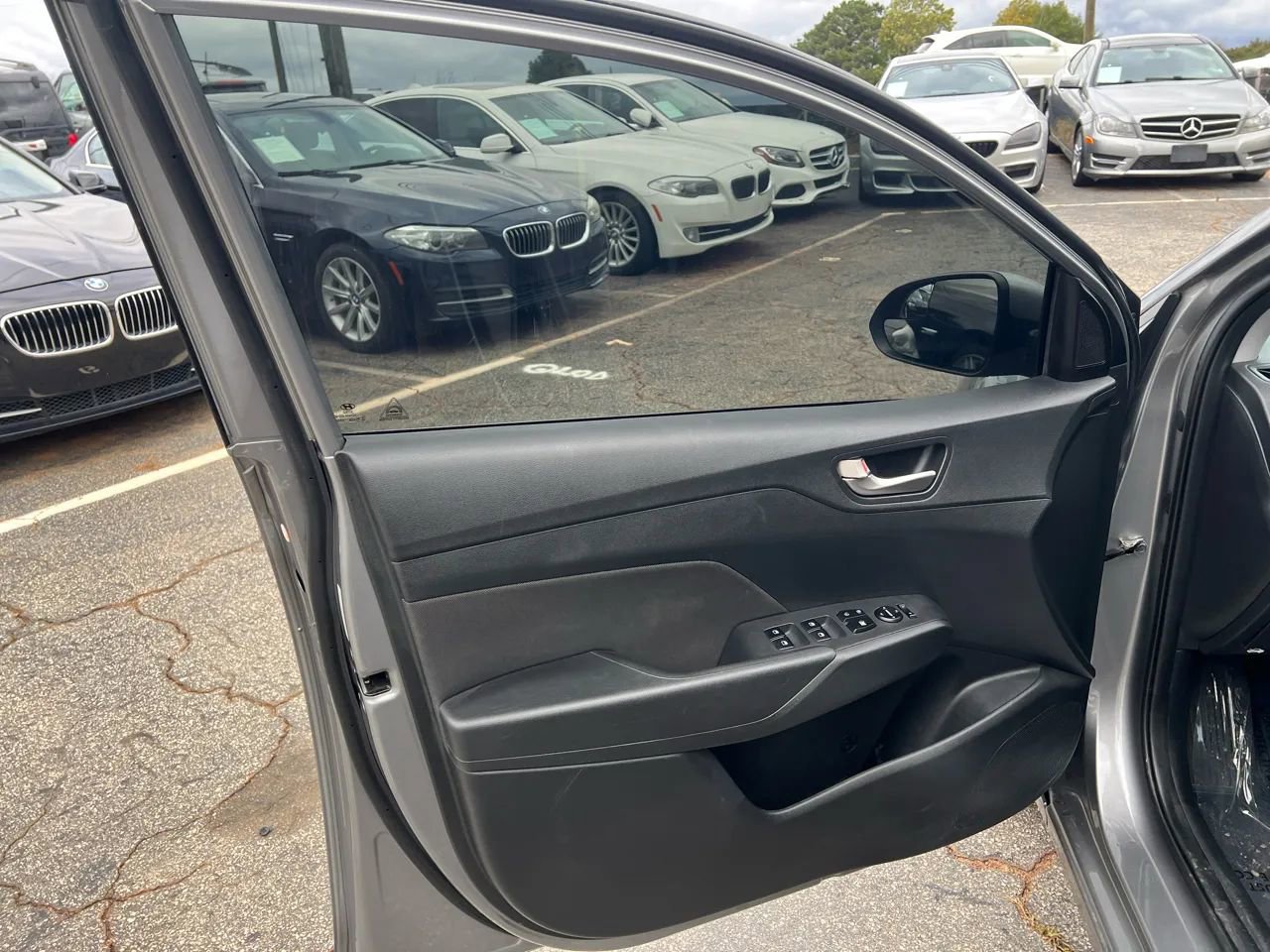 Used 2022 Hyundai Accent SEL image 21