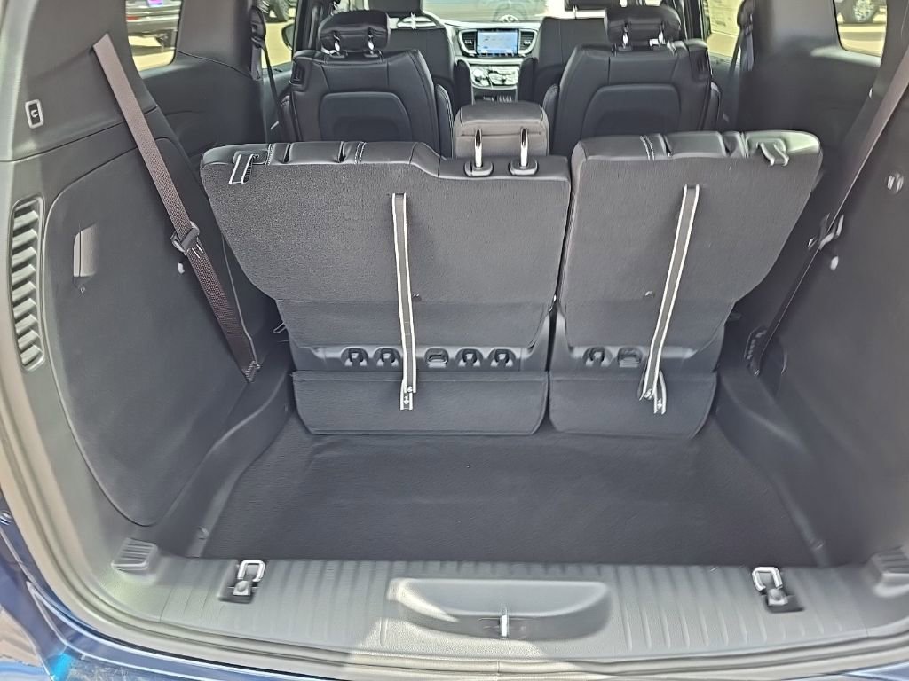 New 2025 Chrysler Pacifica Select image 26