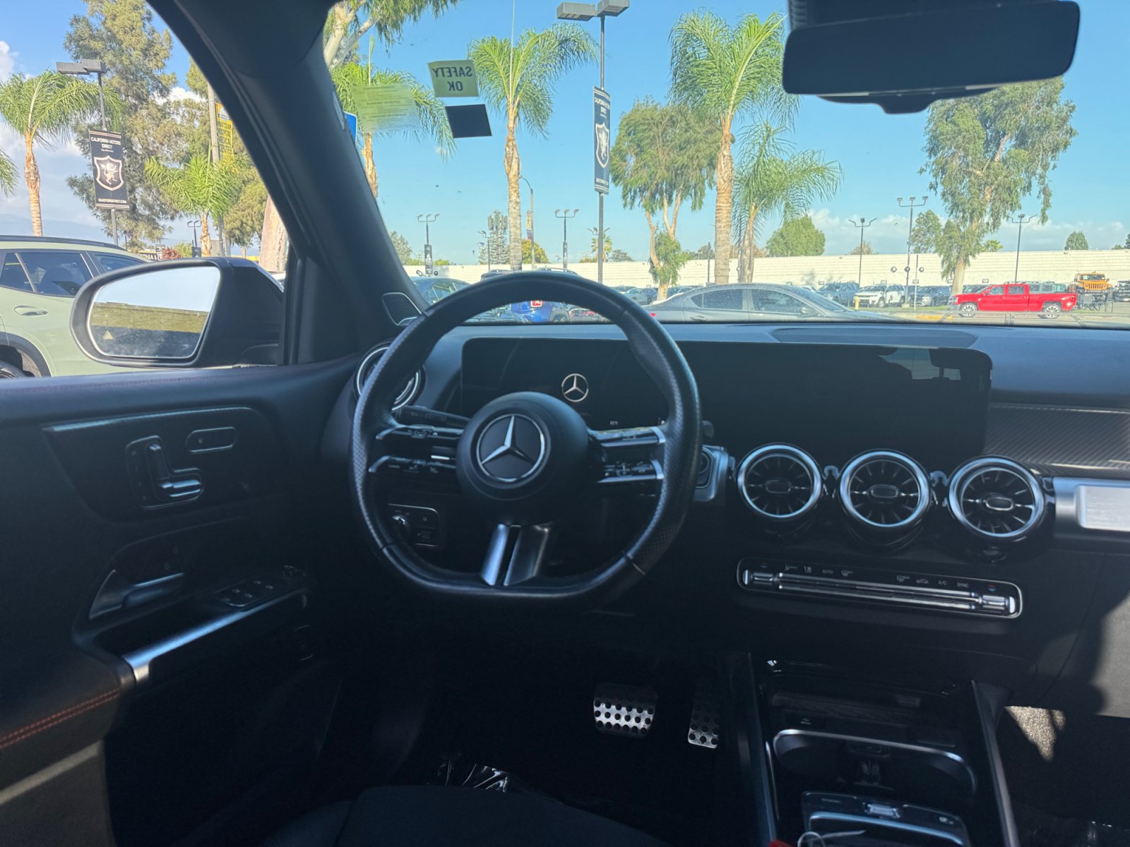 Used 2024 Mercedes-Benz GLB 250 w/ AMG Night Package image 17