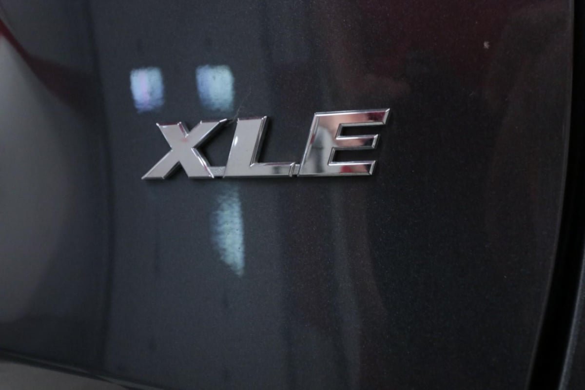 Used 2020 Toyota RAV4 XLE Premium FWD image 29