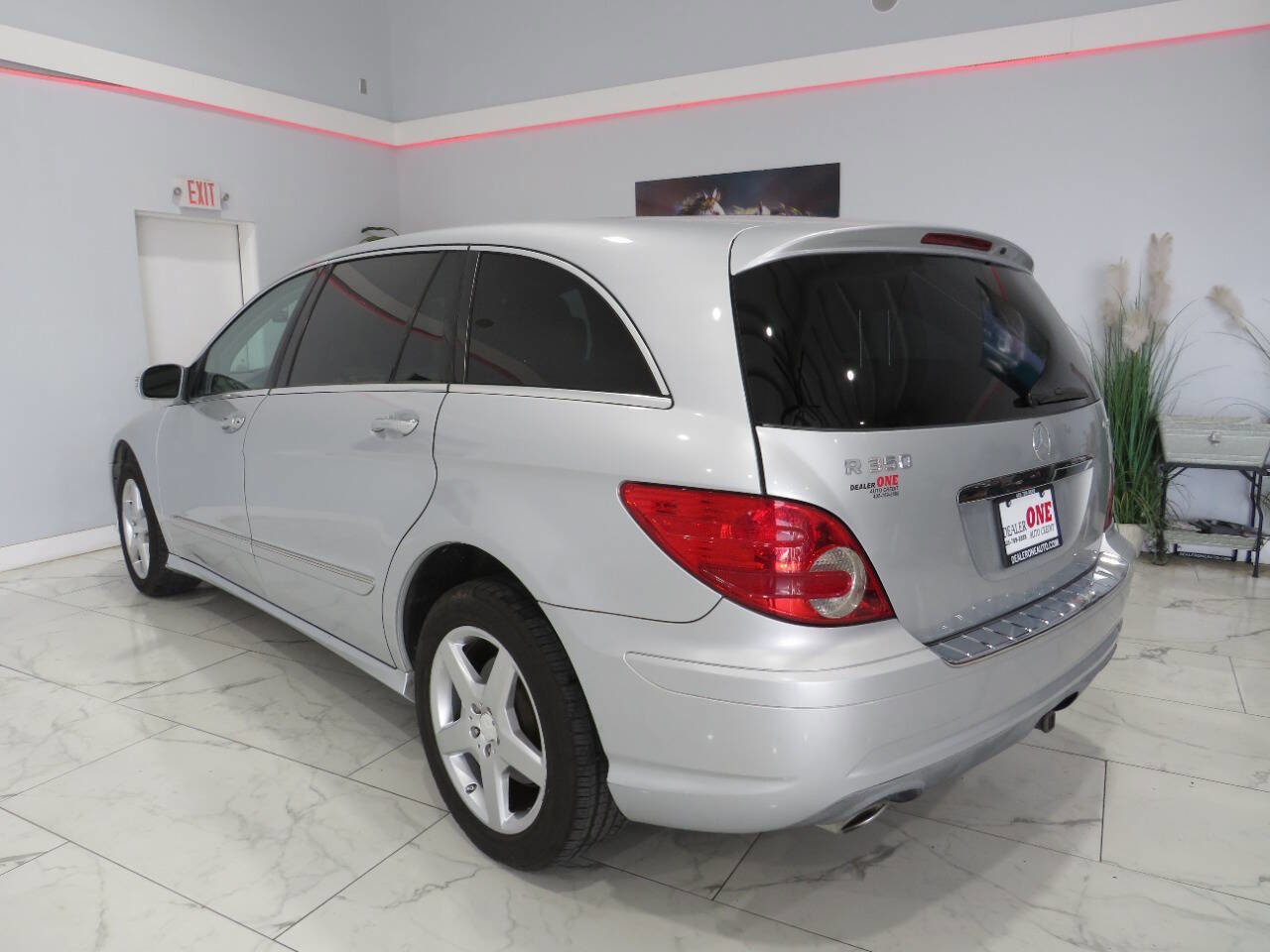 Used 2010 Mercedes-Benz R 350 4MATIC image 5