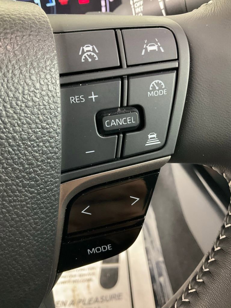 Used 2025 Toyota Camry SE image 18